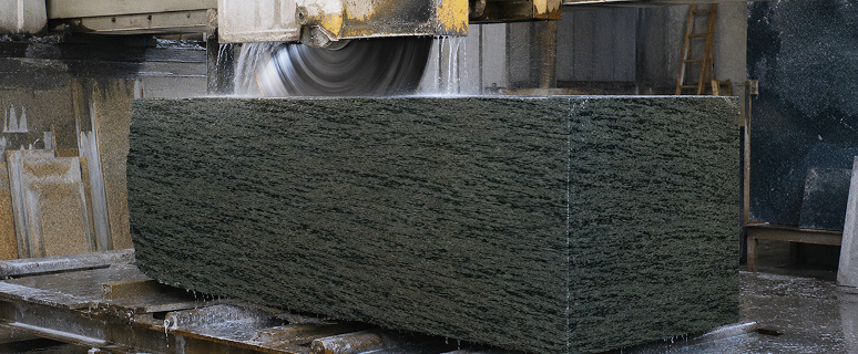 Verde Gloria block being cut